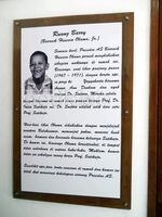 Adik Obama Kunjungi UGM