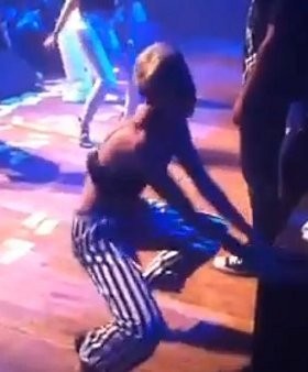 Tampil Liar, Miley Cyrus Beri Kejutan di Konser Juicy J