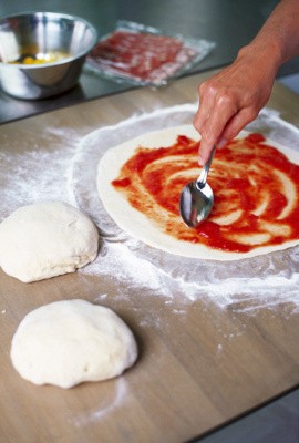Kalau Mau Jualan Pizza, Belajar Dulu Cara Membuat Pizza di Sini!