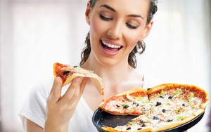 Mana yang Benar, Makan Pizza Pakai Tangan atau Garpu dan Pisau?