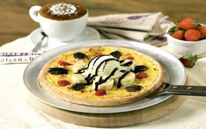 Dessert Pizza, Pizza Dengan Topping Cokelat dan Buah yang Lezat