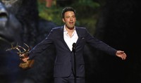 Ben Affleck, aktor sekaligus sutradara ini dianugrahi penghargaan Guy Of The Year. REUTERS/Mario Anzuoni.