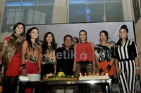 Mannequin bersama Maia Estianty di konferensi pers single kedua Mannequin di Alegro F-KTV, Epicentrum, Jakarta Selatan, Senin (10/6/2013). Noel/detikHOT.