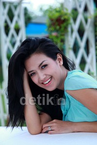 Baru-baru ini, detikHOT berkesempatan bertemu Sylvia Sylvia di sela-sela kesibukannya.