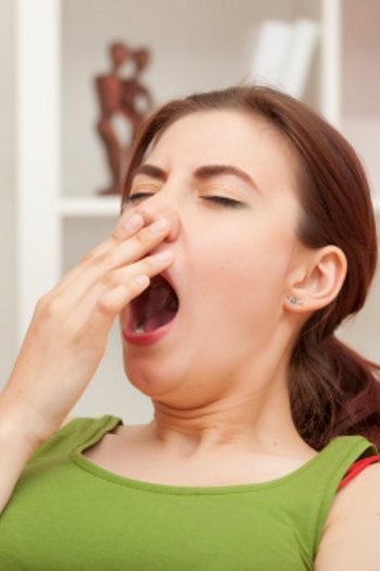 Mengapa Menguap Menular dan Berapa Lama Normalnya Mulut Terbuka? 