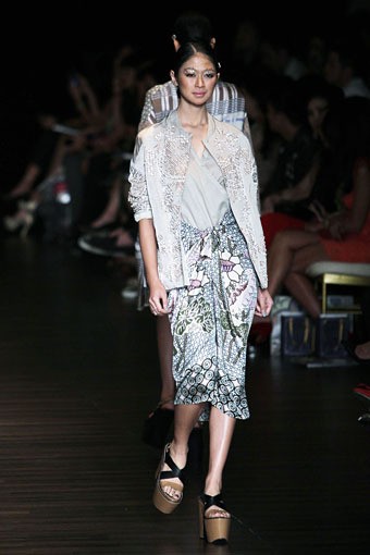 Jakarta, Indonesia - 05 Juni. Postcard by Biyan Wanaatmadja 30 Year in Fashion at Grand Ballroom Hotel Mulia. 05 Juni 2013. Senayan. Jakarta. [Foto: Mohammad Abduh/Wolipop]