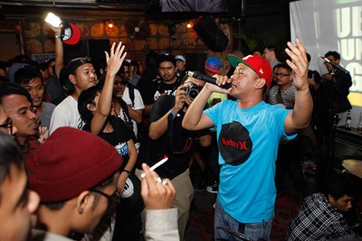 Pesta Musik Hurley & Le Specs di Lucy in the Sky