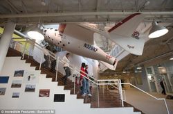 Google Manjakan Karyawan dengan Kolam Renang & Tempat Pijat