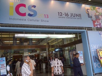     Indonesia Celular Show (ICS) 2013 dibuka bersamaan dengan Festival Komputer Indonesia (FKI). Namun di hari pertama, pameran tersebut masih terlihat lengang.