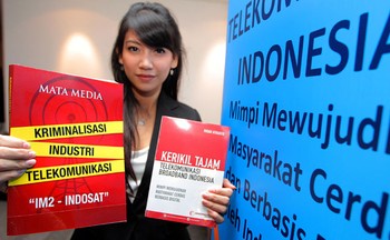     Pada buku setebal 330 halaman ini, Indar secara jeli menuliskan kejanggalan-kejangalan yang muncul saat kasus tuduhan penggunaan frekuensi itu dianggap melanggar hukum. Padahal Menkominfo Tifatul Sembiring menegaskan bahwa tidak ada sedikitpun yang dilanggar oleh IM2 maupun Indosat. (Uguh Santoso)