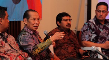     Buku ini saya persembahkan pada masyarakat telekomunikasi di Indonesia sebagai pembelajaran serta penjelasan asal muasal kasus tuduhan korupsi ini dimulai, kata Indar. (Uguh Santoso)