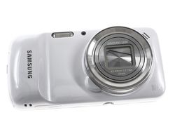Galaxy S4 Zoom, Ini Ponsel atau Kamera?