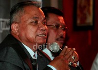 Kuasa Hukum FKI Teguh Samudera memberikan pemaparan.
