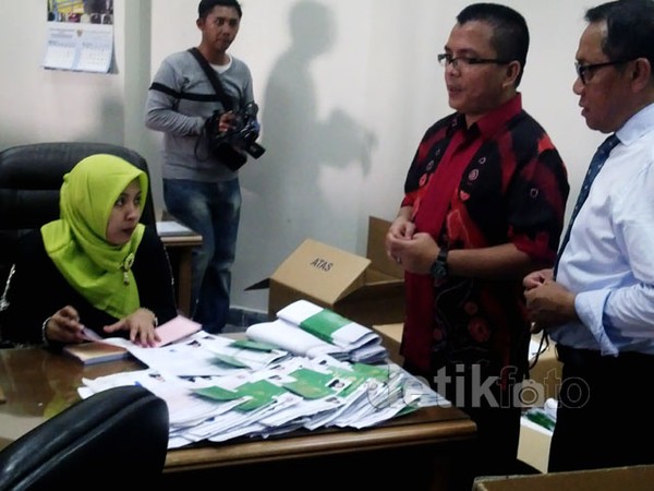 Wamen Denny Cek KJRI Jeddah