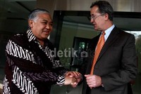 Canning dan rombongan dari Kedubes Inggris berkunjung ke kantor Pusat Dakwah Muhammadiyah di Jl Menteng Raya, Jakarta Pusat, Rabu (12/6/2013).