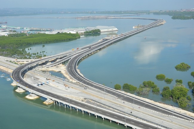 Ini Dia Jalan Tol di Atas Laut  Saingan Tol Bali 