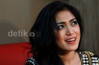 Rona merah pipi Jessica Iskandar.