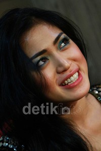 Jessica Iskandar saat  ditemui di Studio 'Bukan 4 Mata', Jalan Kapten Tendean, Jakarta Selatan, Selasa (11/6/2013).