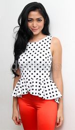 Celana Merah Ketat Jessica Iskandar