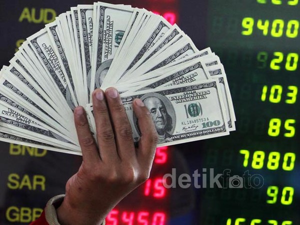 Dolar Naik, Penukaran Uang Diserbu