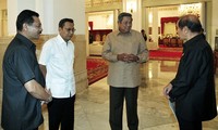 Presiden SBY berbincang dengan Ketua BPK Hadi Purnomo, Wapres Boediono, dan Mendagri Gamawan Fauzi. (Abror Rizki/Setpres).