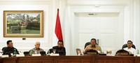 Menurut Presiden SBY, situasi perekonomian Indonesia secara umum dalam keadaan baik. Ekonomi Indonesia dibandingkan 2008 jauh lebih kuat. Abror Rizki/Setpres.