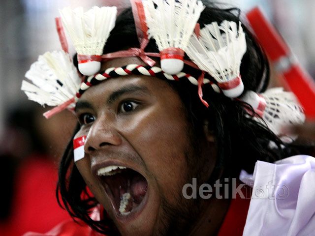 Aksi Unik Suporter Indonesia