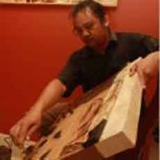 Tiga Pelukis Cangkang Telur Bercerita Keresahan Hati