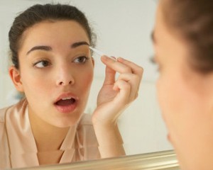 Less is More! Make-up Tebal Bisa Buat Pria Ilfill di Kencan Pertama