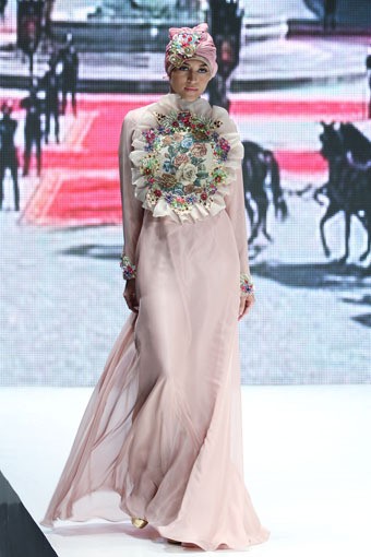 Jakarta, Indonesia - 02 Juni. Malik Moestaram Frammenti di Romance. Indonesia Islamic Fashion Fair 2013 at Jakarta Convention Center. 02 Juni 2013. Senayan. Jakarta. [Foto: Mohammad Abduh/Wolipop]