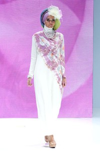 Jakarta, Indonesia - 02 Juni 2013. Dian Pelangi Ramadhan Rose. Indonesia Islamic Fashion Fair 2013 at Jakarta Convention Center. Senayan, Jakarta. [Foto: Mohammad Abduh/Wolipop]
