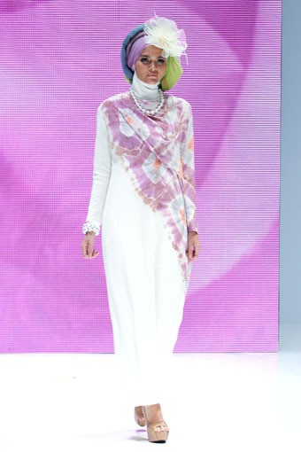 Jakarta, Indonesia - 02 Juni 2013. Dian Pelangi Ramadhan Rose. Indonesia Islamic Fashion Fair 2013 at Jakarta Convention Center. Senayan, Jakarta. [Foto: Mohammad Abduh/Wolipop]