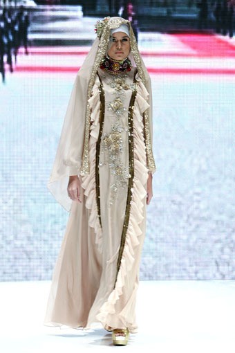 Jakarta, Indonesia - 02 Juni. Malik Moestaram Frammenti di Romance. Indonesia Islamic Fashion Fair 2013 at Jakarta Convention Center. 02 Juni 2013. Senayan. Jakarta. [Foto: Mohammad Abduh/Wolipop]