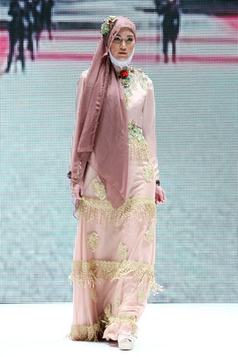 Jakarta, Indonesia - 02 Juni. Malik Moestaram Frammenti di Romance. Indonesia Islamic Fashion Fair 2013 at Jakarta Convention Center. 02 Juni 2013. Senayan. Jakarta. [Foto: Mohammad Abduh/Wolipop]