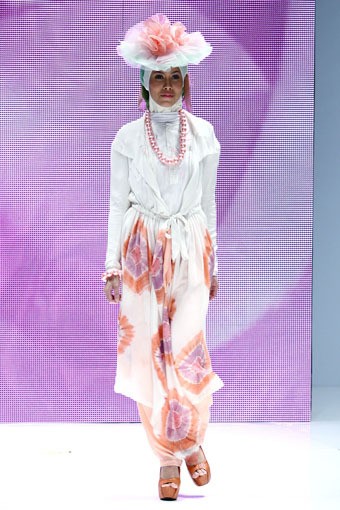 Jakarta, Indonesia - 02 Juni 2013. Dian Pelangi Ramadhan Rose. Indonesia Islamic Fashion Fair 2013 at Jakarta Convention Center. Senayan, Jakarta. [Foto: Mohammad Abduh/Wolipop]