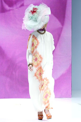 Jakarta, Indonesia - 02 Juni 2013. Dian Pelangi Ramadhan Rose. Indonesia Islamic Fashion Fair 2013 at Jakarta Convention Center. Senayan, Jakarta. [Foto: Mohammad Abduh/Wolipop]