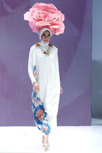 Jakarta, Indonesia - 02 Juni 2013. Dian Pelangi Ramadhan Rose. Indonesia Islamic Fashion Fair 2013 at Jakarta Convention Center. Senayan, Jakarta. [Foto: Mohammad Abduh/Wolipop]