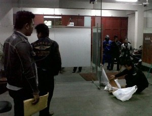 Bank Pundi di Tasikmalaya Diamuk Sekelompok Orang Tak Dikenal