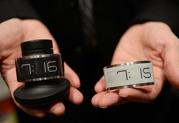 Jam ini rencananya akan dirilis pada  bulan September. Harganya direncanakan USD 119 atau di kisaran Rp 1 jutaan.