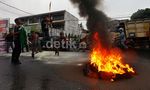 Mahasiswa Bakar Ban Tolak Kenaikan BBM