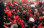 Tolak BBM Naik, Ratusan Buruh Demo DPR