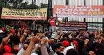 Tolak BBM Naik, Ratusan Buruh Demo DPR