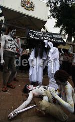 Pocong Demo Kedubes Malaysia