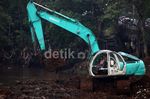 Normalisasi Kali Ciliwung Jadi Tontonan Warga