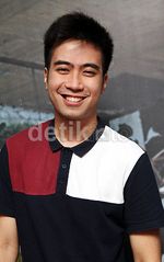 Wajah Sumringah Vidi Aldiano