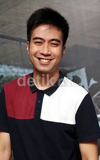 Vidi tersenyum lebar. Gusmun/detikFoto.