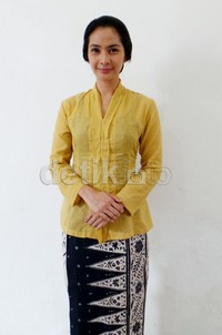 Maudy mengaku bangga memakai kostum kebaya dalam film tersebut.