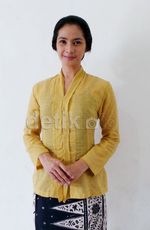 Maudy Koesnaedi Cantik Berkebaya