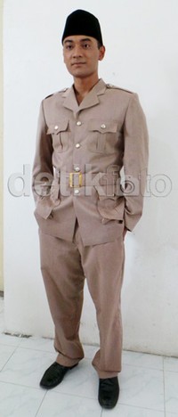 Ario Bayu berperan sebagai Soekarno.