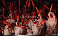 Aksi ini pun terlihat unik dan lucu.